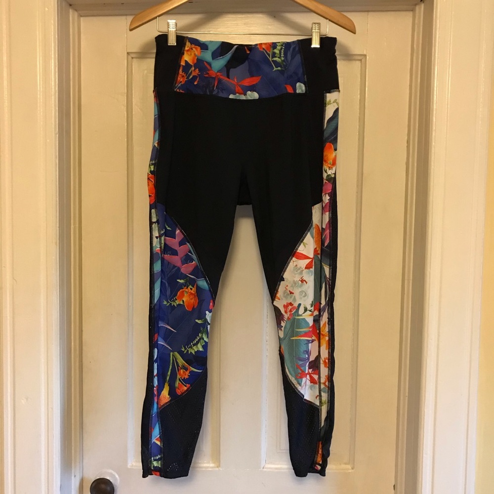 Athleta Tropical Precision Leggings Floral & Navy